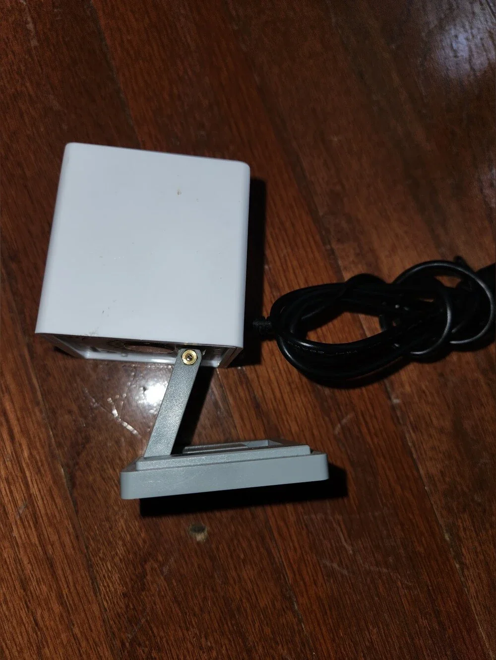 Wyze White Indoor WiFi Cube Camera with Gray Base